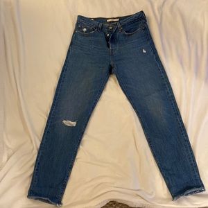 Levi’s wedgie Jean distressed size 27